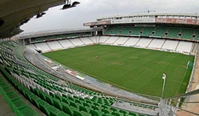 Stade Nuevo Arcangel vu des tribunes
