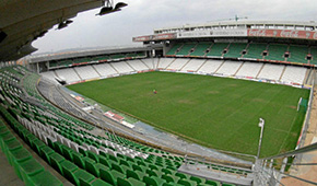 Stade Bahrain Victorious Nuevo Arcangel vu des tribunes