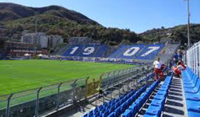 Stade Giuseppe Sinigaglia vu des tribunes